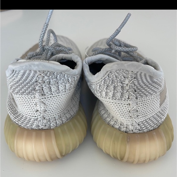 2 pair of Yeezy Boost 350 V2 - Picture 3 of 16